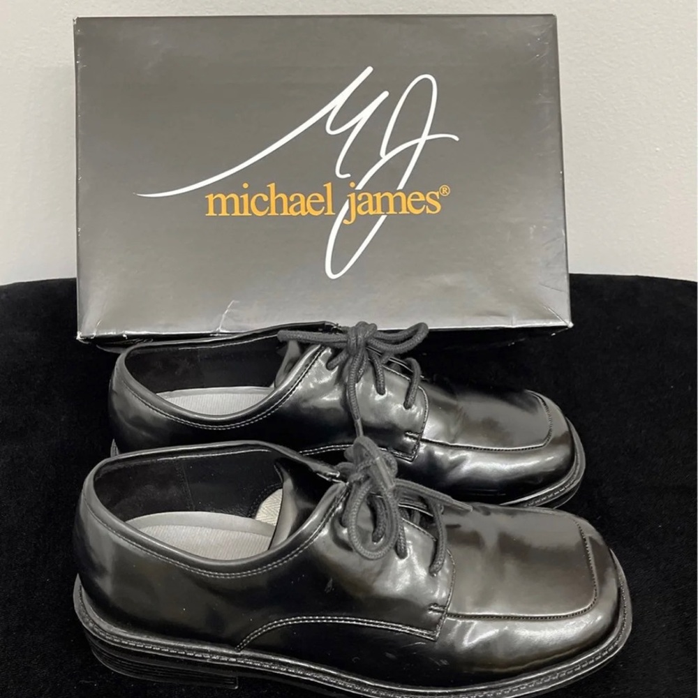 Boy’s Dress Shoes (Size 6)